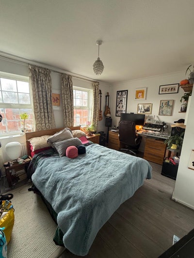 1 Room in 3-Bed Flat Main Photo
