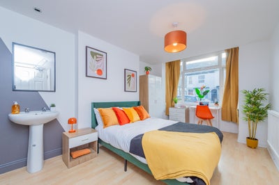 2 bright double rooms near city centre  Main Photo