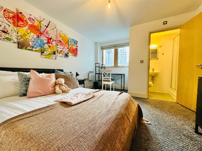 🏡Bright Ensuite Double – Friendly 3-Bed Flat 🏡 Main Photo