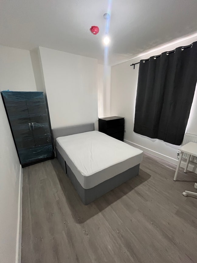 Fresh New Double Rooms - CF24 All Bills Inc  Main Photo