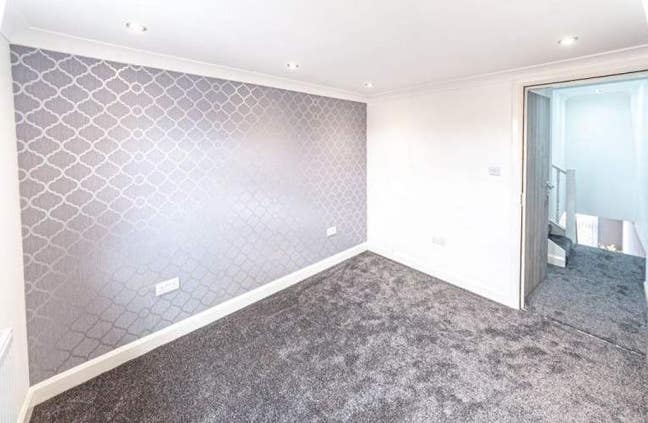 Double Room Available – E12  &pound;685 PCM Main Photo