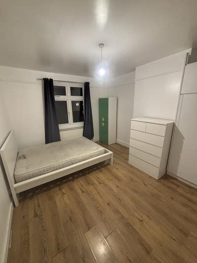 Large Rooms Immediately Available - CR7 7PD  Main Photo