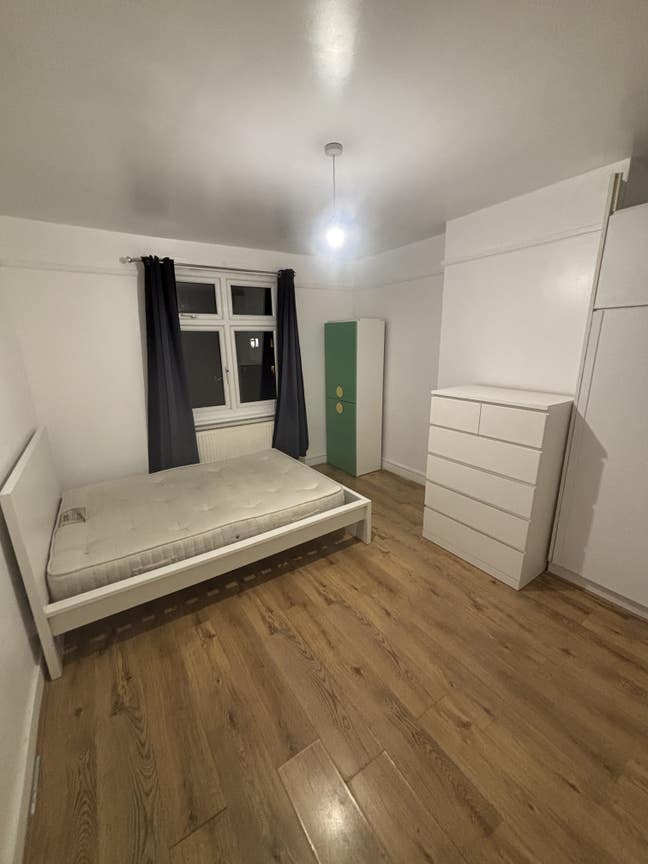 Large Rooms Immediately Available - CR7 7PD  Main Photo