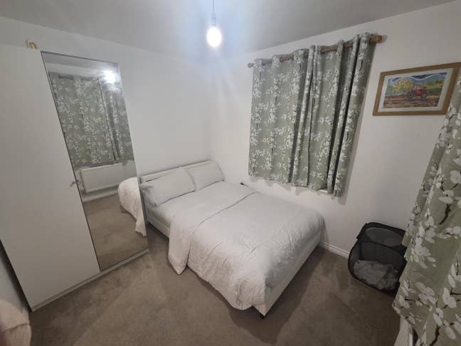 A room available in a four bed family home  Main Photo