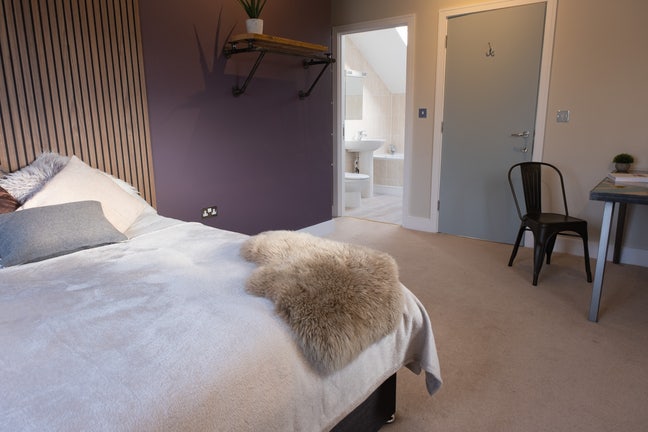 XLarge Top Floor En-Suite Double  Main Photo