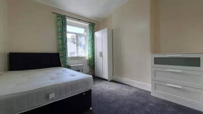 Double Bedroom Near UHW Main Photo