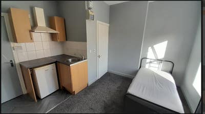 Single studio flat with most bills included Main Photo