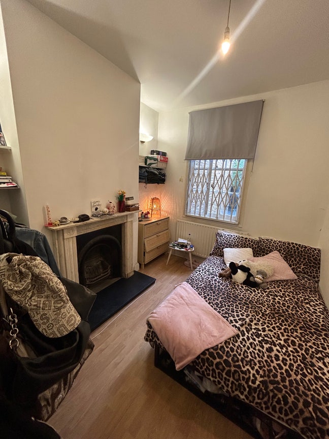 Double Room Available Mile End Main Photo