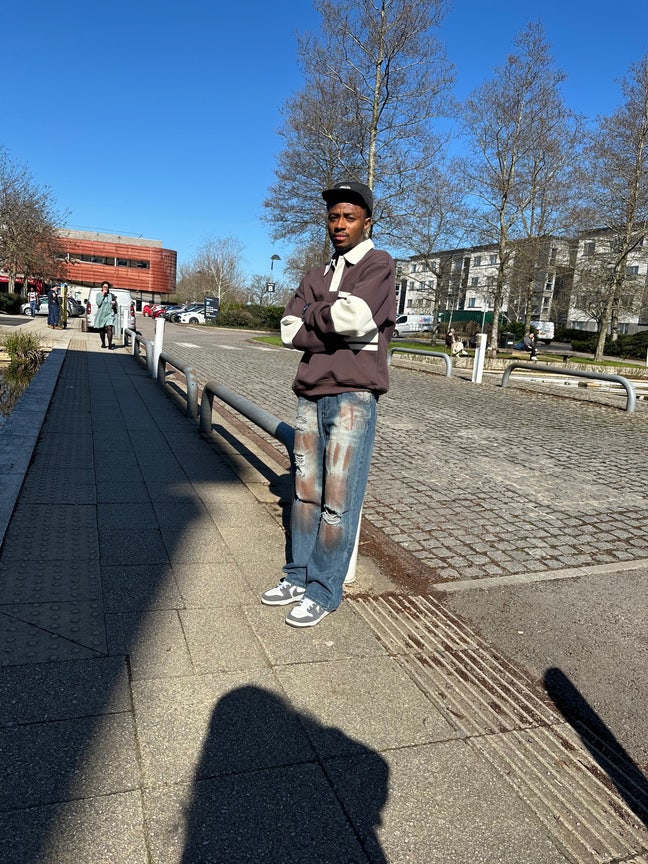 House hunting  Main Photo