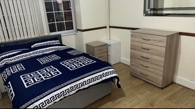 Spacious Double Room - Alum Rock  Main Photo