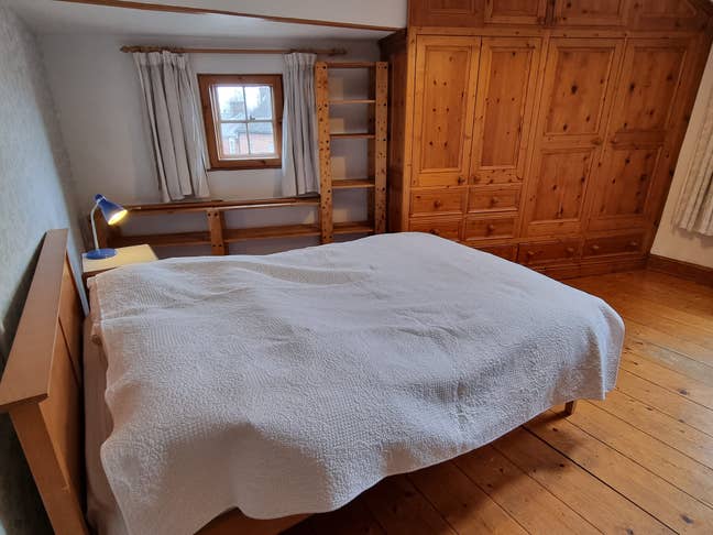 Large room available for rent in a peaceful house  Main Photo