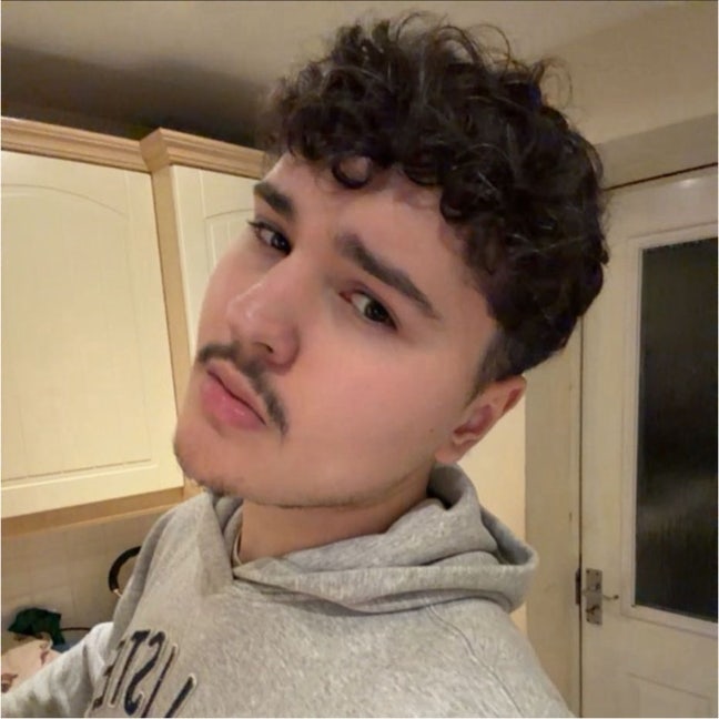 Looking to buddyup + find a shared flat :) Main Photo