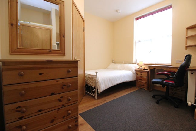 🚨 Ground Floor Studio - All Bills Included Main Photo