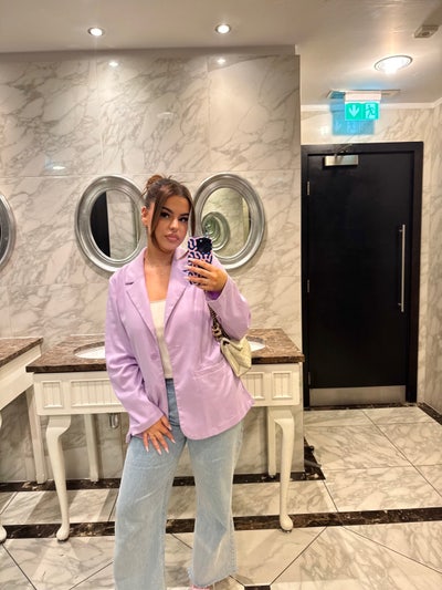 I am a professional female aged 21. I am look... Main Photo