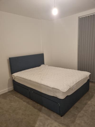 Double room in 2 bed 2 bath flat central Croydon Main Photo
