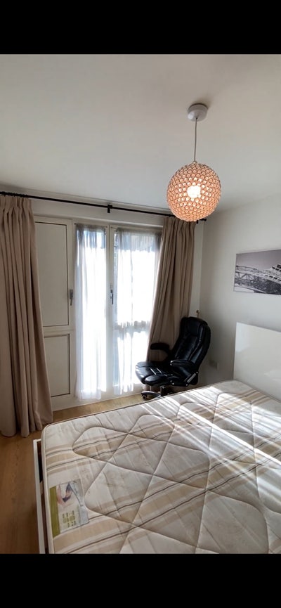 Modern Double Room in Bromley by Bow   Main Photo