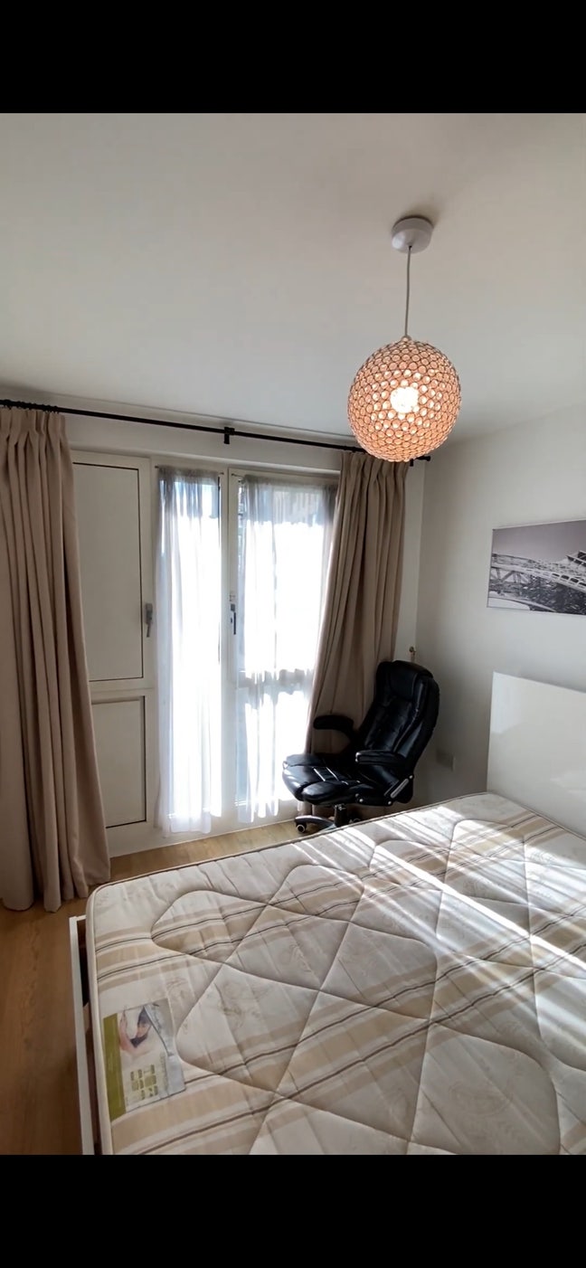 Modern Double Room in Bromley by Bow   Main Photo