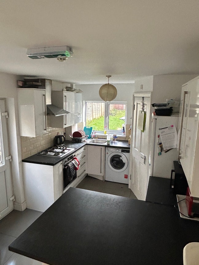 Beautiful Room in Greenwich  Main Photo