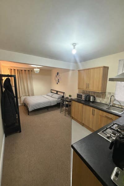 Studio Fully Furnished Eastleigh SO50 Main Photo