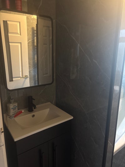 ROOM TO LET Main Photo