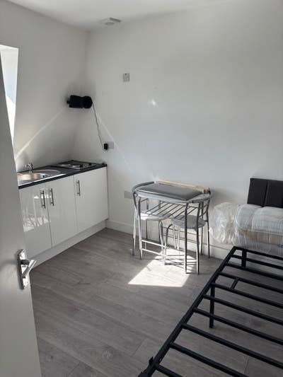 New Small Studio to Let Bakers Arms Leyton Main Photo