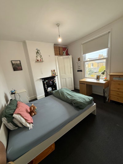 Spacious room in 4 bedroom house Main Photo