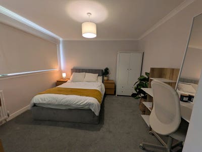 Spacious double room, friendly houseshare & garden Main Photo