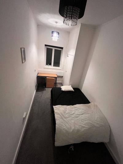 Single room for 550 Main Photo