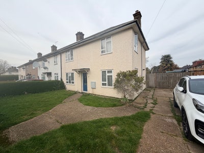 Spacious House in Hayes ( Near Elizabeth line) Main Photo