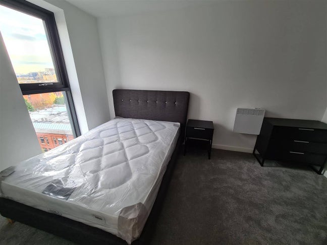 Double En-Suite Room – 7th Floor – Bills Included Main Photo