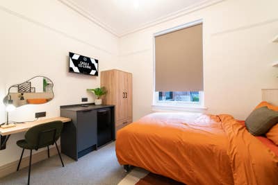 🍓 Large Studio Ensuite - Best Location Main Photo