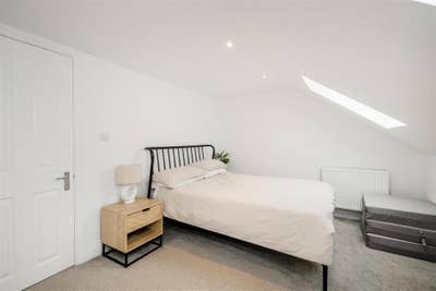 Bright & Spacious En-Suite | 6mins to Central Line Main Photo