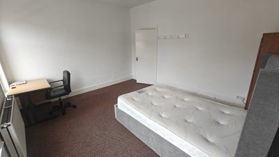 Extra large room for rent in rusholme  Main Photo