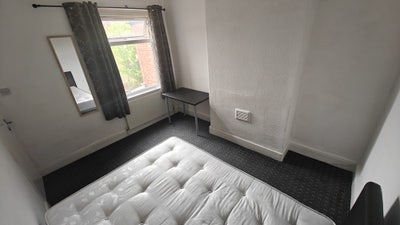 Double room in rusholme - desk bed wardrobe  Main Photo