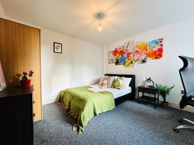 🏡Bright Ensuite Double – Green Area 🏡 Main Photo