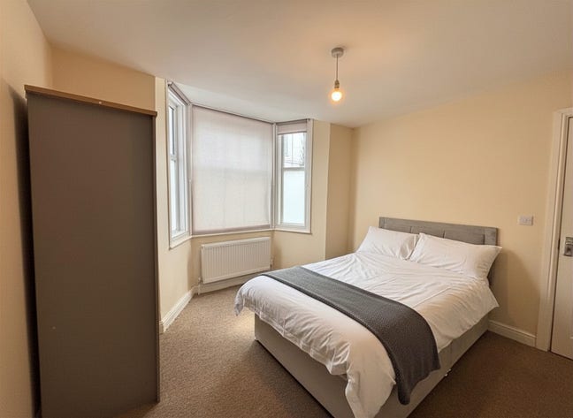 Ensuite Double Room - Eastland Road Main Photo