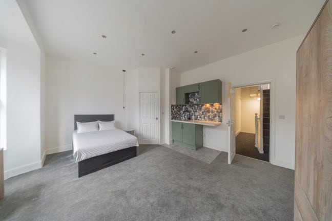 New Luxurious Studio Apartments in CV1 Main Photo