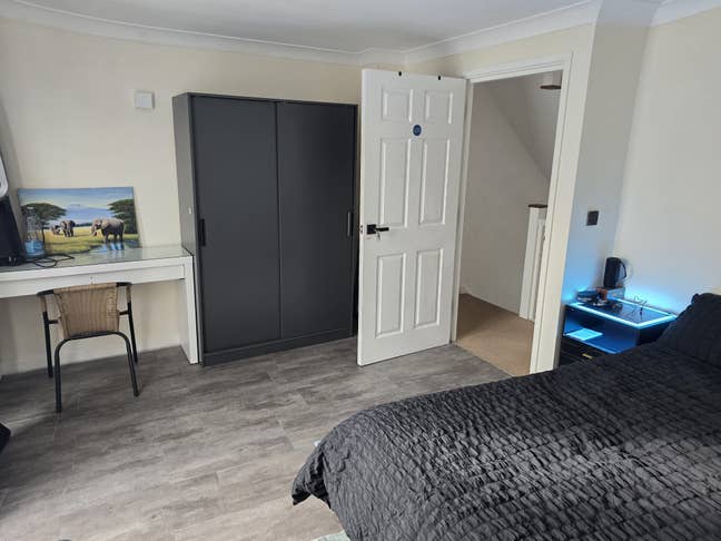 Spacious Beautiful Room Main Photo