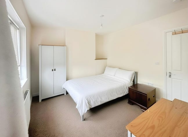 Preston Road -  En Suite Double Room Main Photo