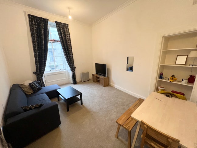 Fabulous 2 bedroom Furnished Flat in the heart of  Main Photo