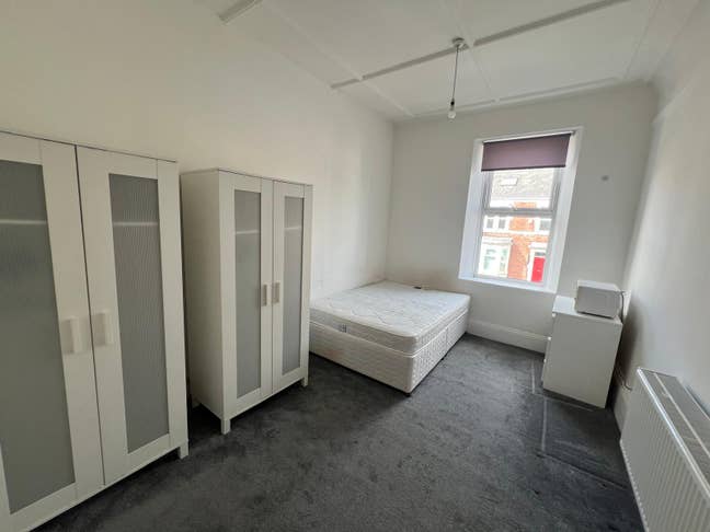 Lovely and Spacious Furnished Double Bedroom Main Photo