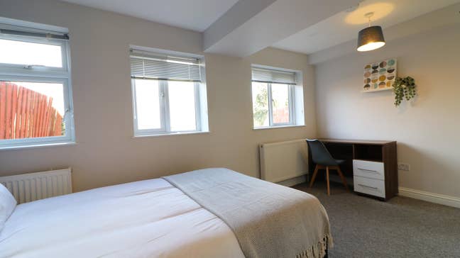 Ensuite Rooms Available 🏡 Hillview Crescent Main Photo