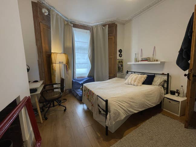 Double Bedroom 4-min walk from Mile End Station Main Photo
