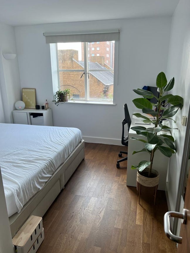 Large double room with ensuite in Angel Main Photo