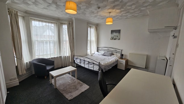 Large double rooms available in portswood  Main Photo
