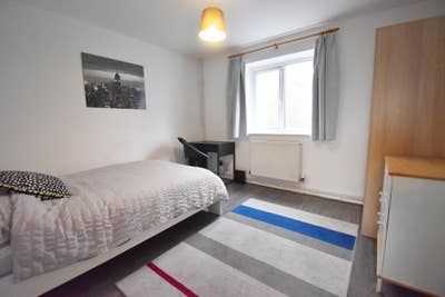 Large Modern Room - East Croydon Stn 15mins walk Main Photo