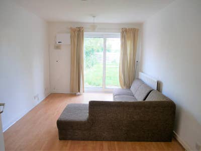 Lovely Ground Floor 1-Bed Maisonette in Cowley  Main Photo