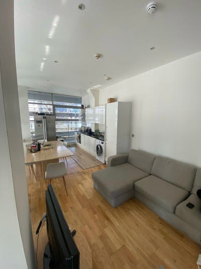 Bright Double Room in Aldgate East - 47 days let Main Photo