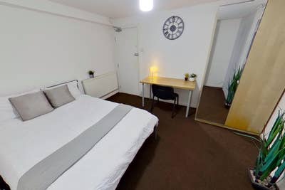 Double Room nr city centre with freeparking Main Photo