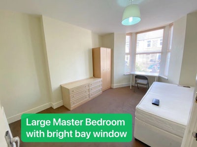 Large Master Room near Business School (Apr-Sept) Main Photo